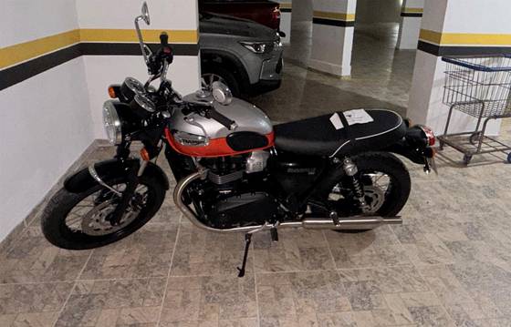TRIUMPH BONNEVILLE T100 900 
